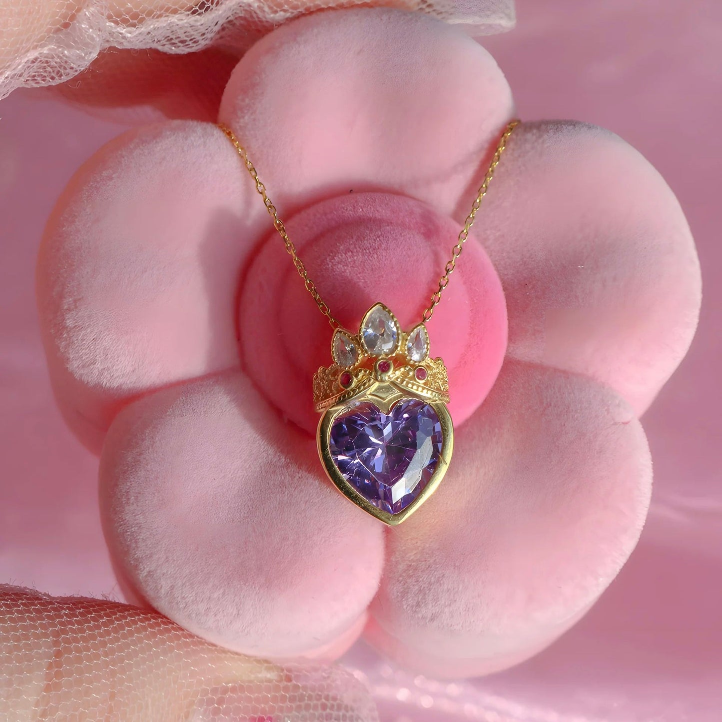 Rapunzel Crown Necklace - Kronhalsbandet med Violetta Hjärtat